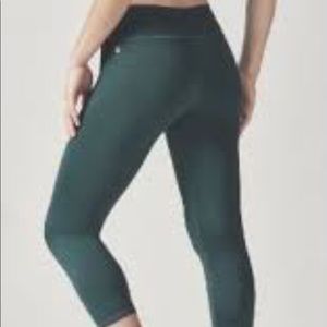 Fabletics Green Salar Powerhold Capri Size Large